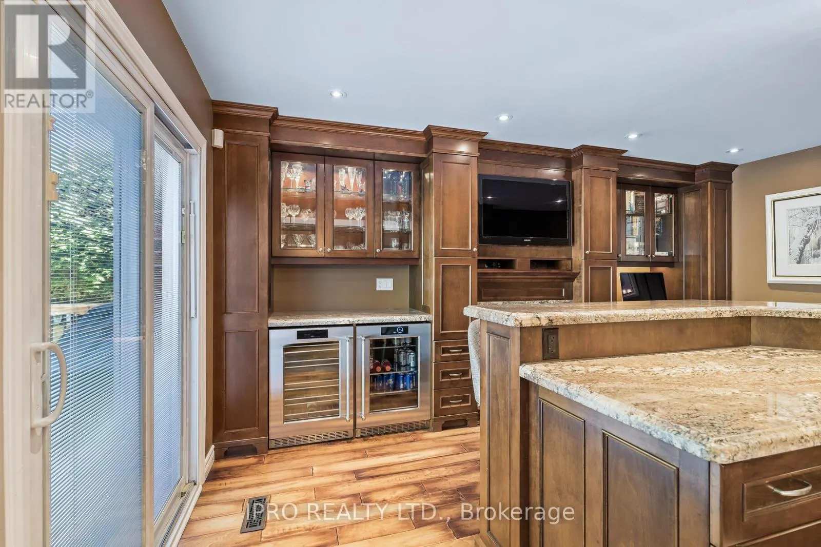 8 JASON CRESCENT