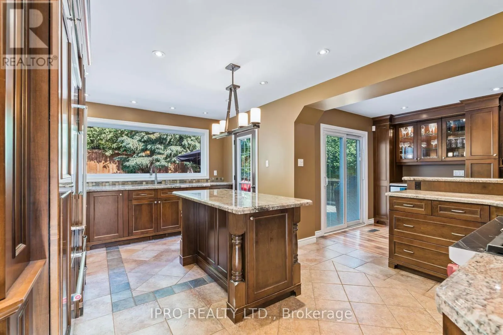 8 JASON CRESCENT