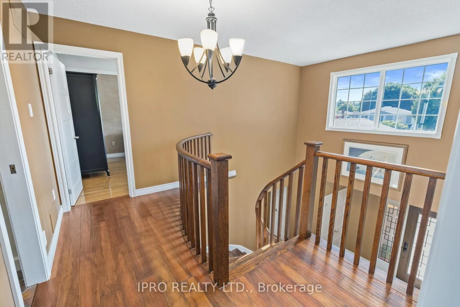 8 JASON CRESCENT