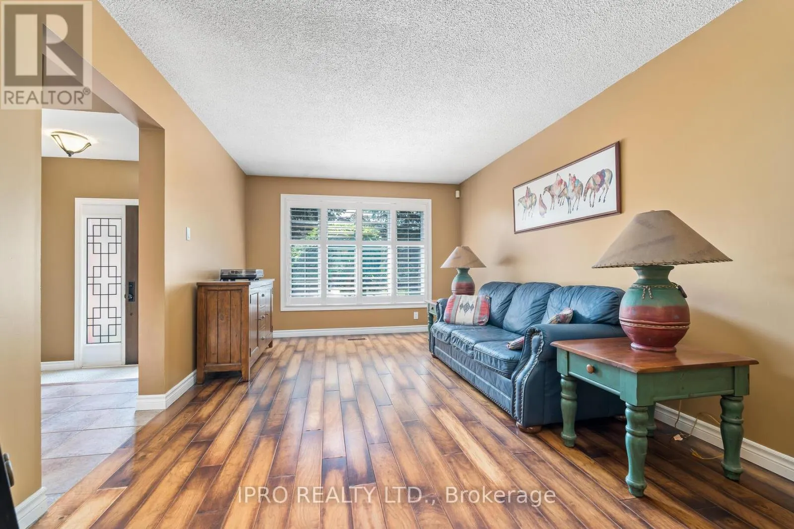 8 JASON CRESCENT