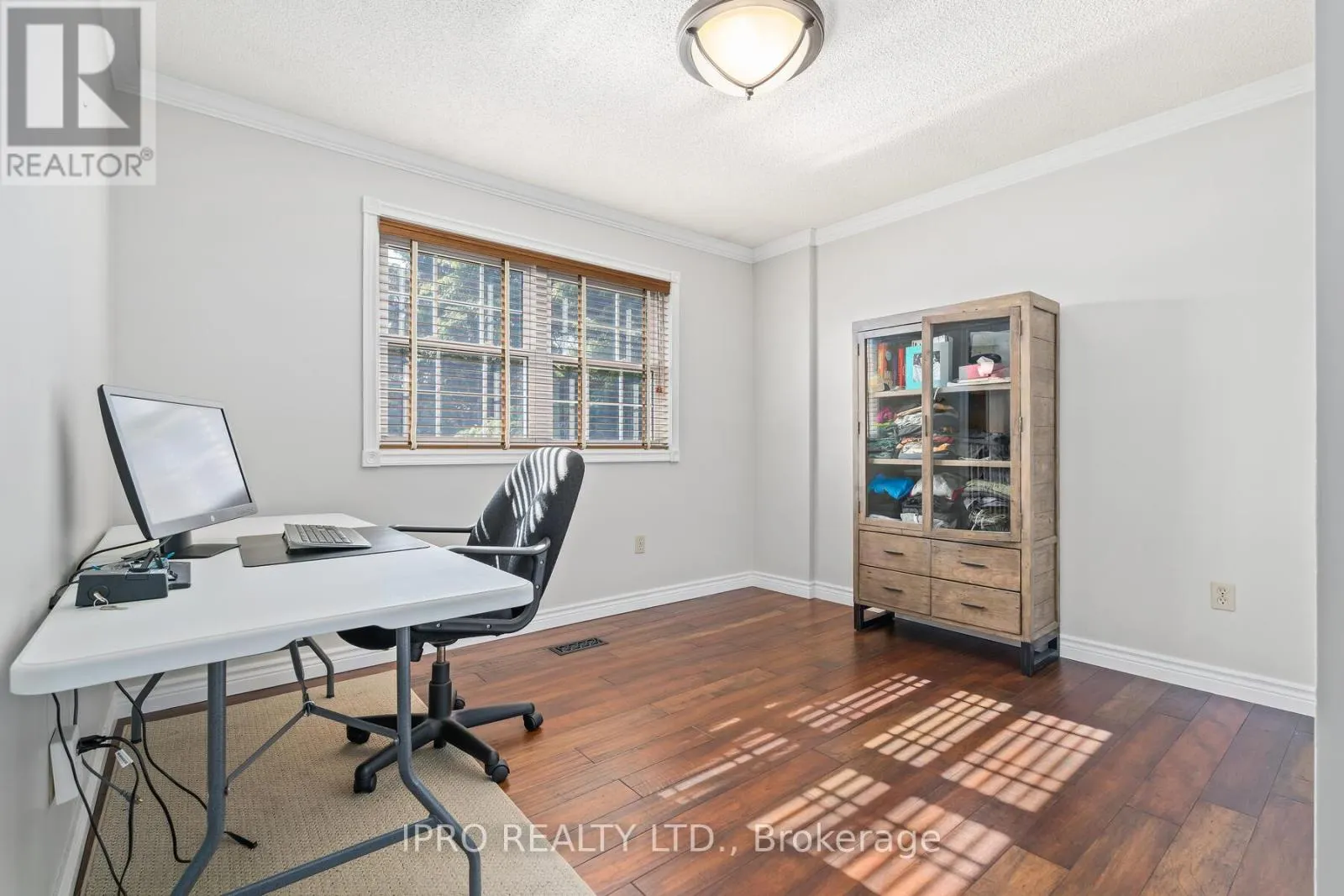 8 JASON CRESCENT