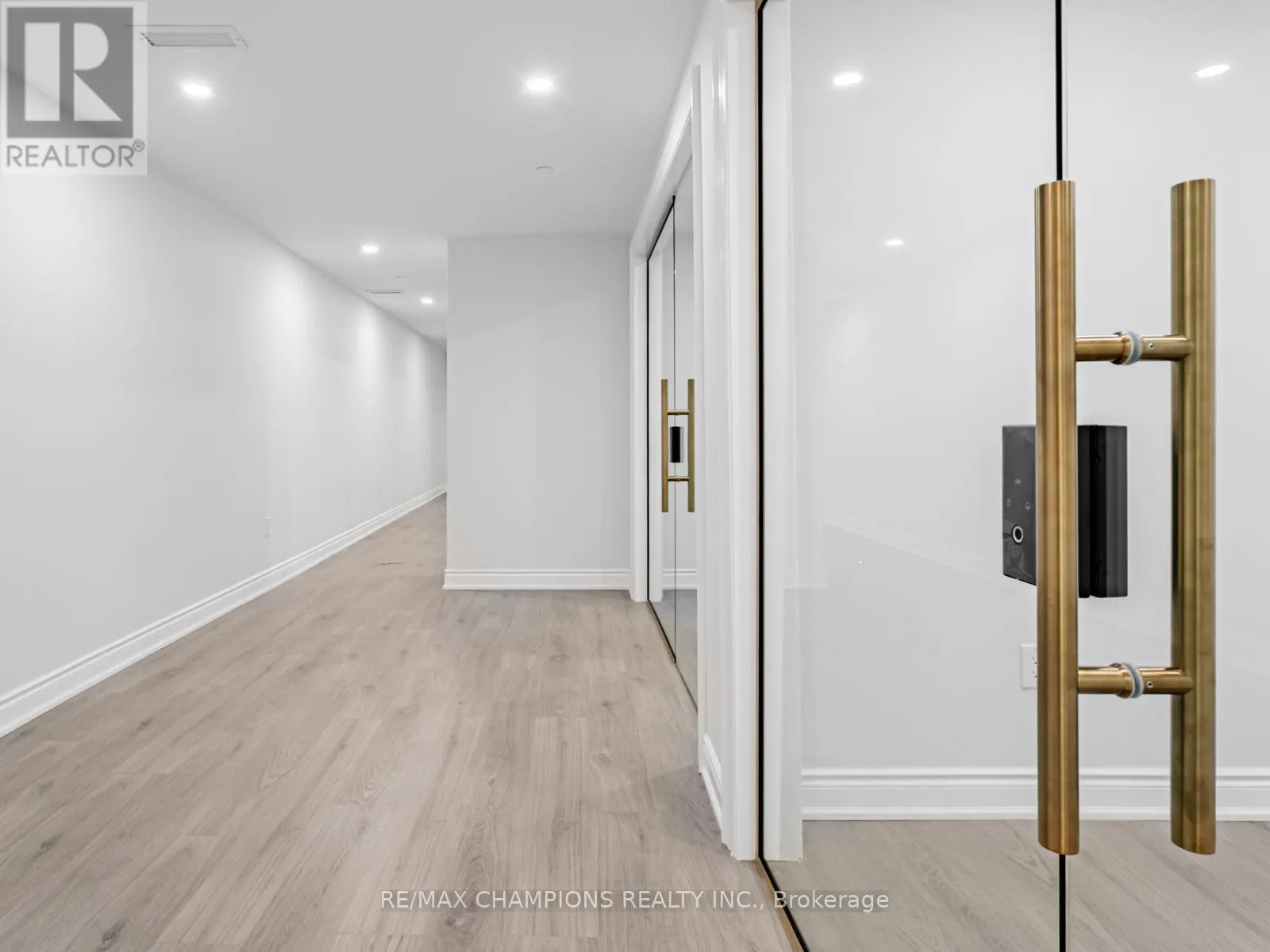 26 - 2565 STEELES AVENUE E