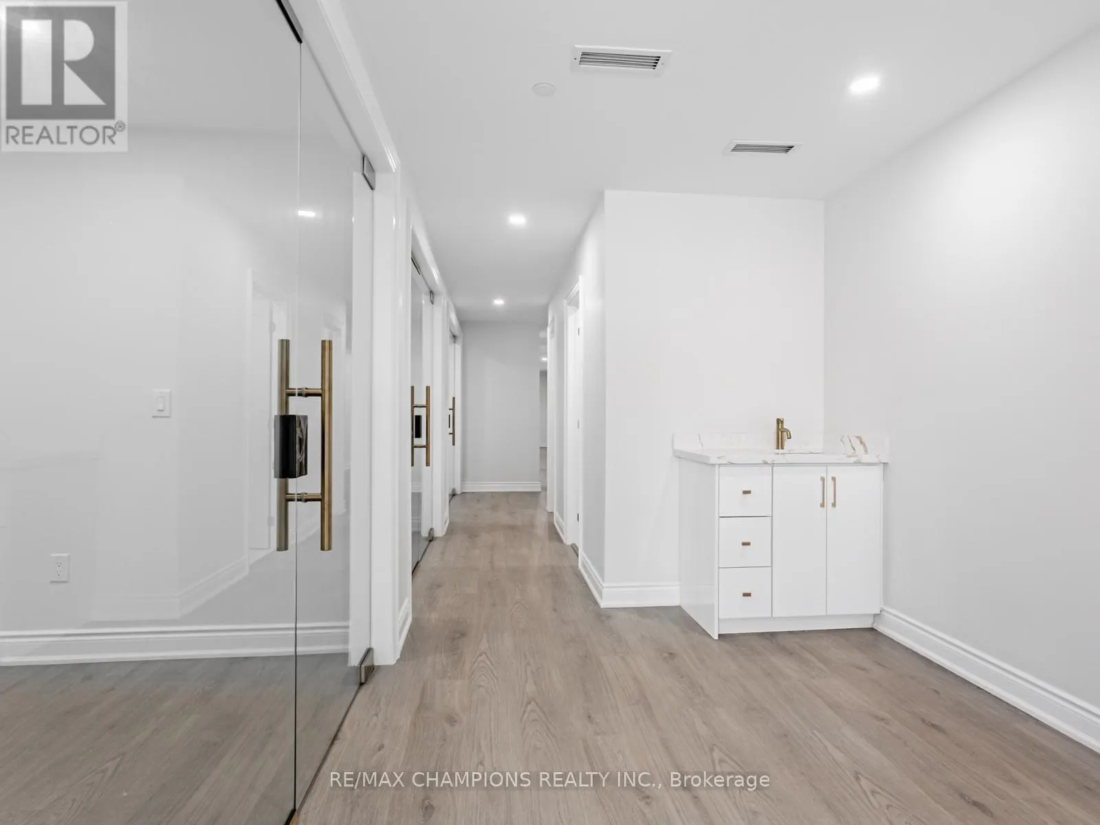 26 - 2565 STEELES AVENUE E