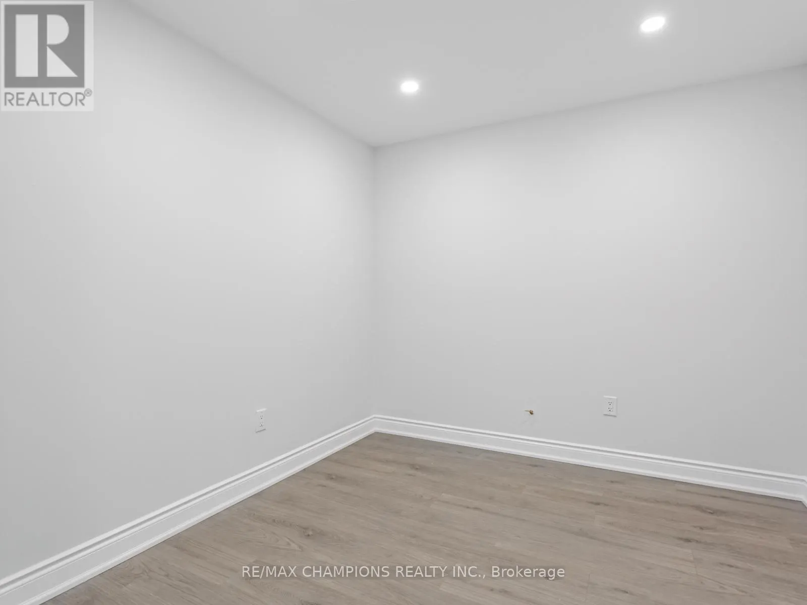 26 - 2565 STEELES AVENUE E