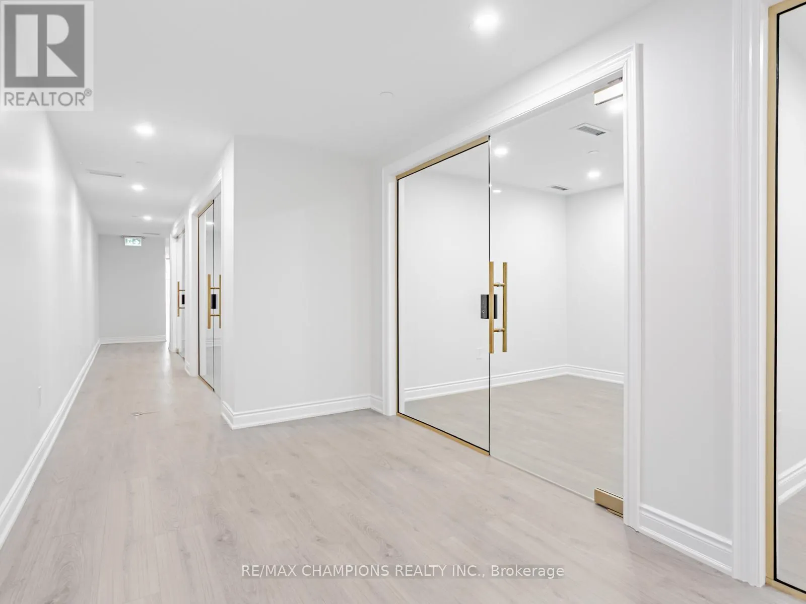26 - 2565 STEELES AVENUE E