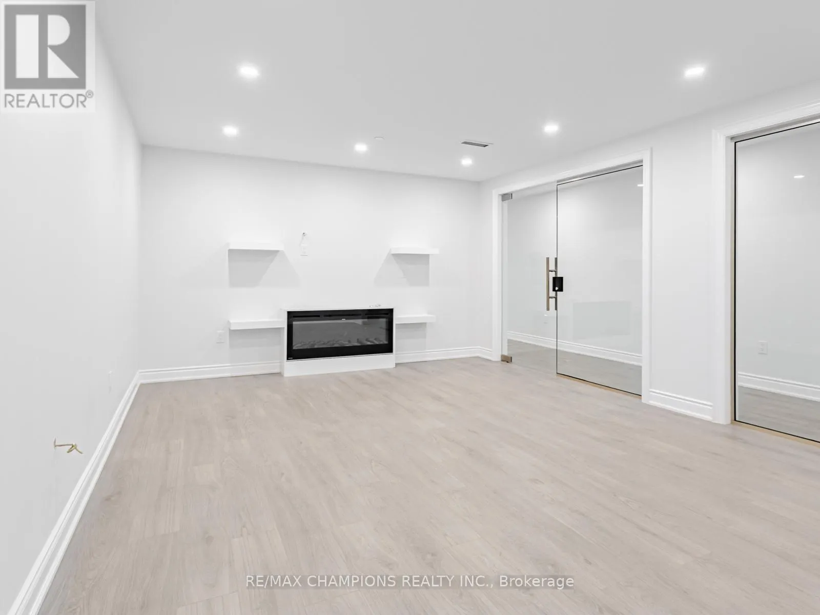 26 - 2565 STEELES AVENUE E