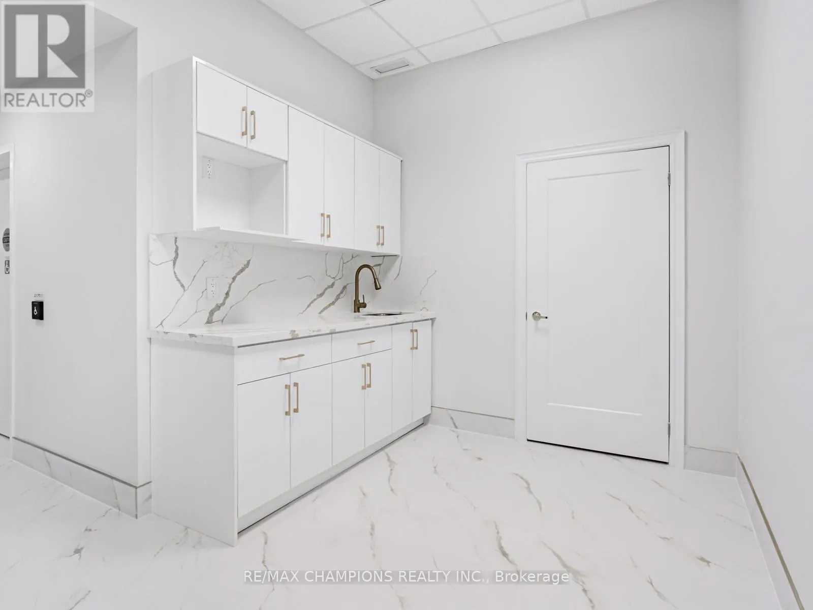 26 - 2565 STEELES AVENUE E