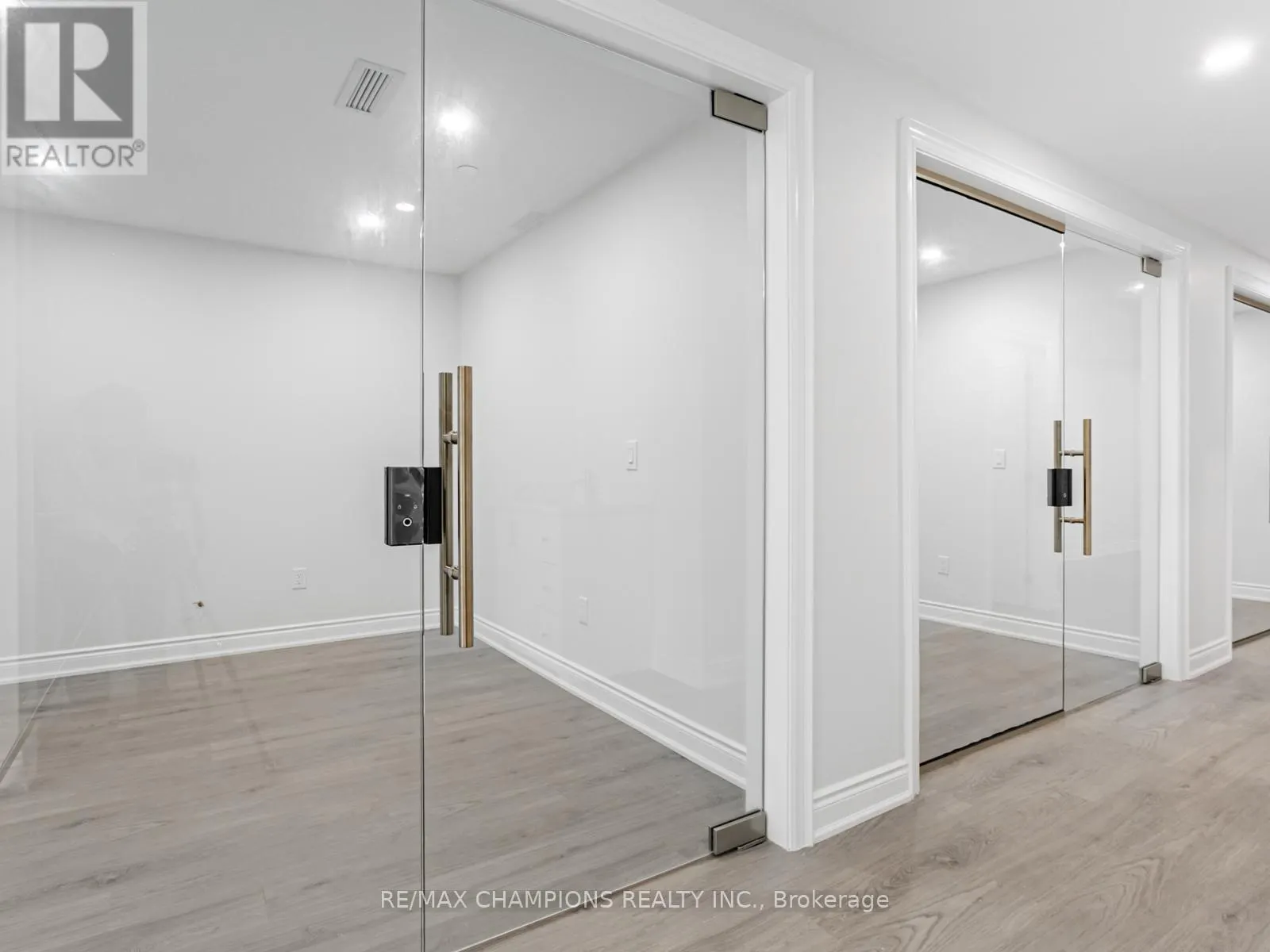 26 - 2565 STEELES AVENUE E