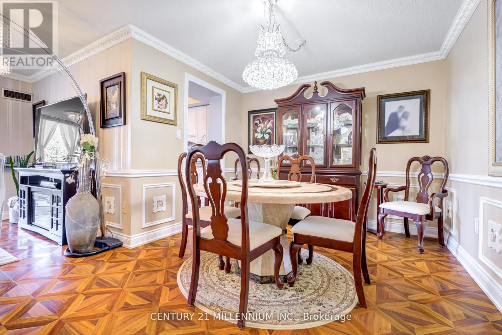 208 - 20 CHERRYTREE DRIVE