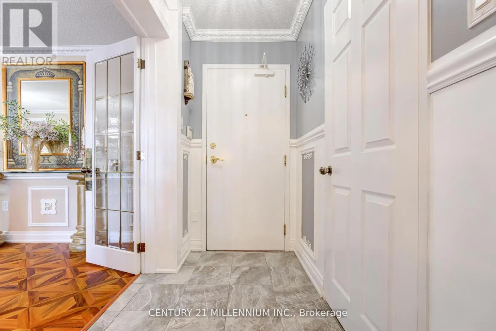208 - 20 CHERRYTREE DRIVE