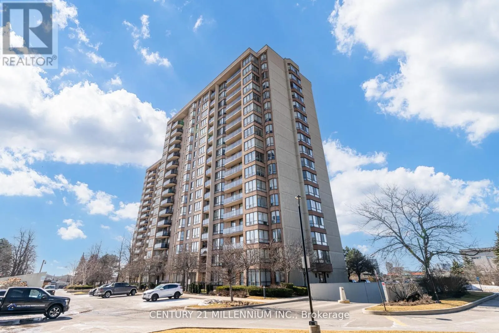 208 - 20 CHERRYTREE DRIVE