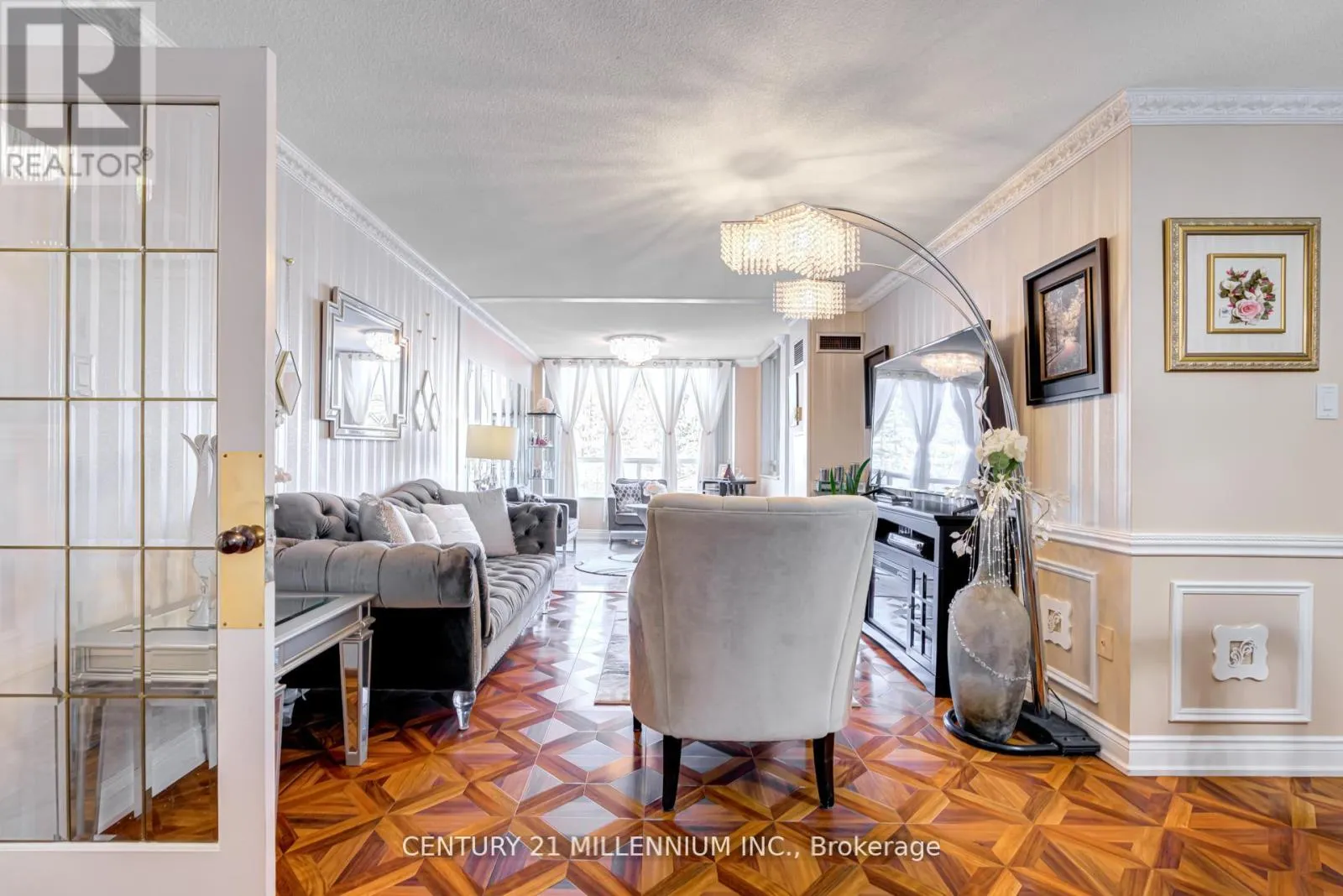 208 - 20 CHERRYTREE DRIVE