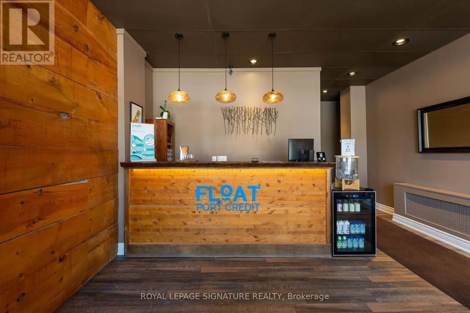 279 LAKESHORE ROAD E