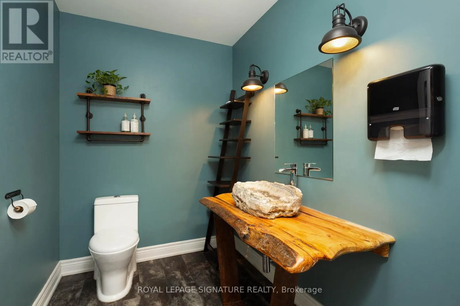 279 LAKESHORE ROAD E