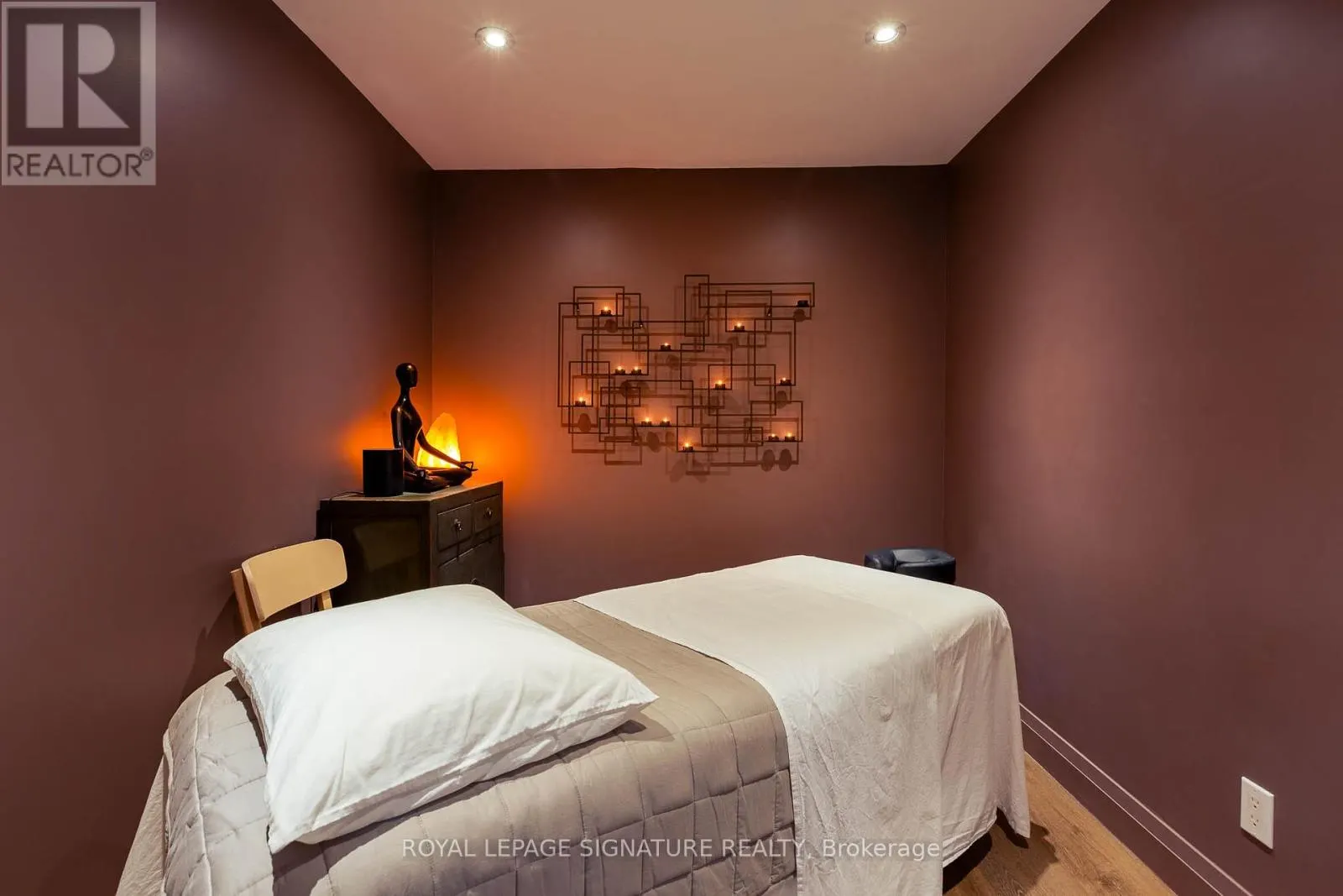 279 LAKESHORE ROAD E