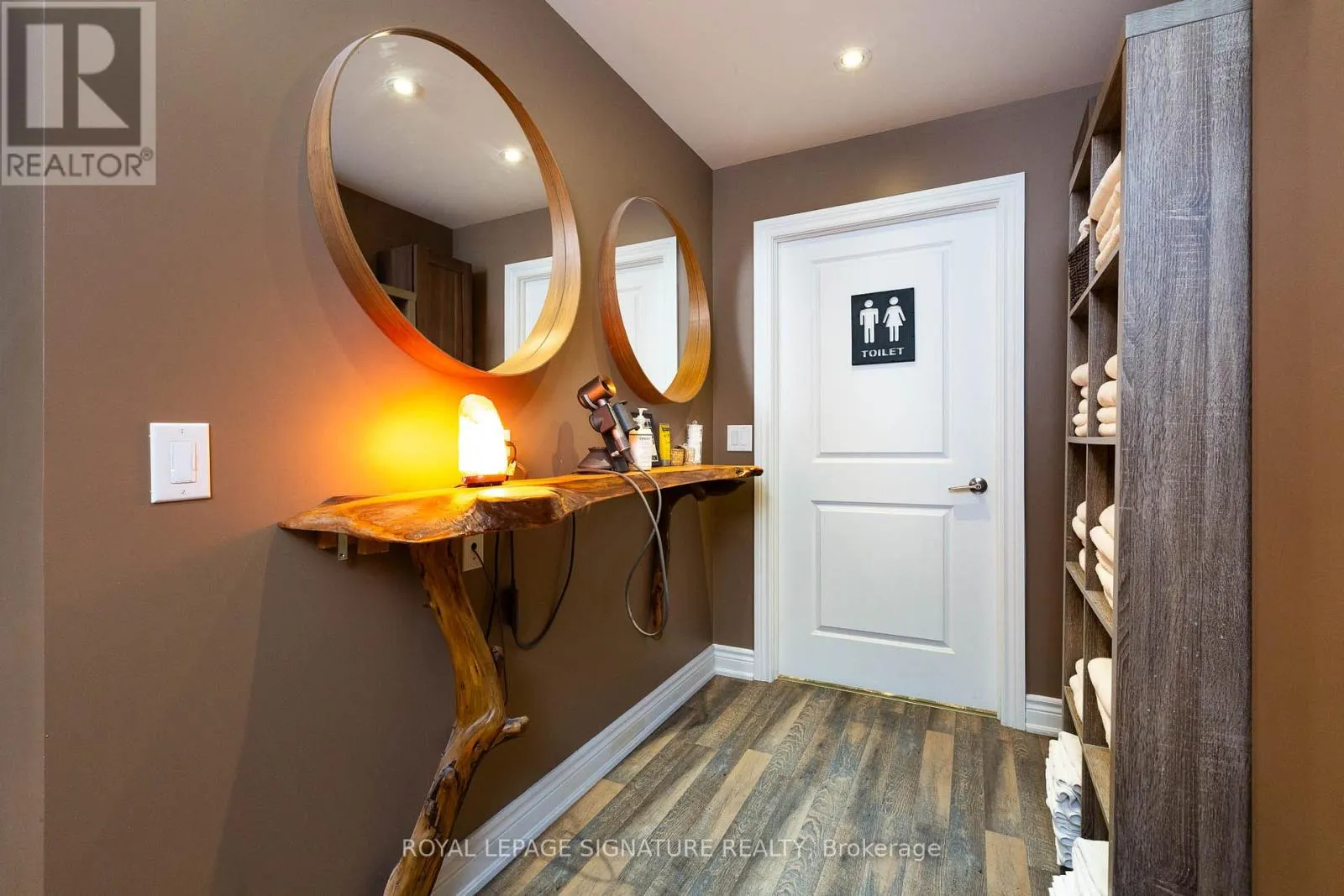 279 LAKESHORE ROAD E