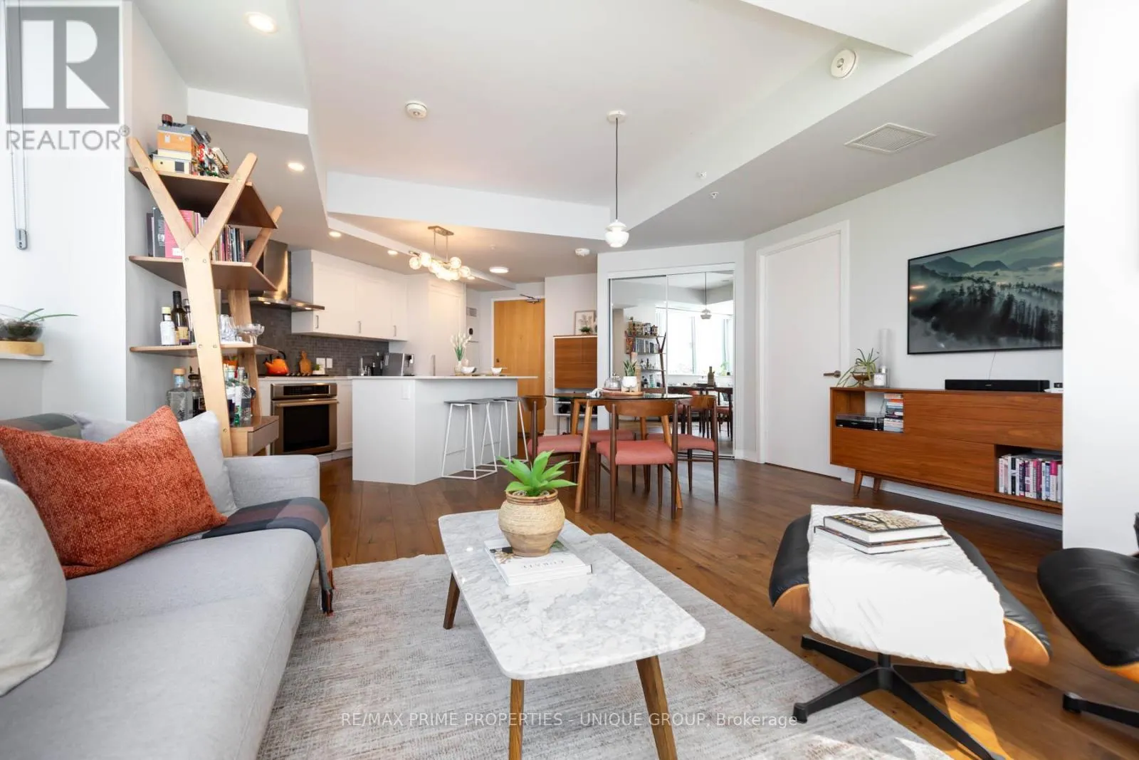 618 - 38 HOWARD PARK AVENUE