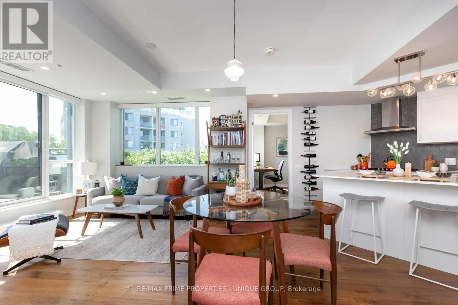 618 - 38 HOWARD PARK AVENUE