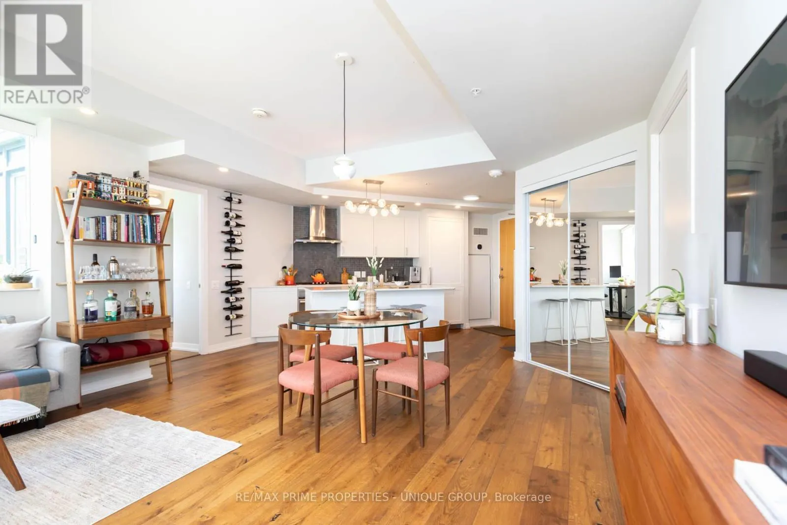 618 - 38 HOWARD PARK AVENUE