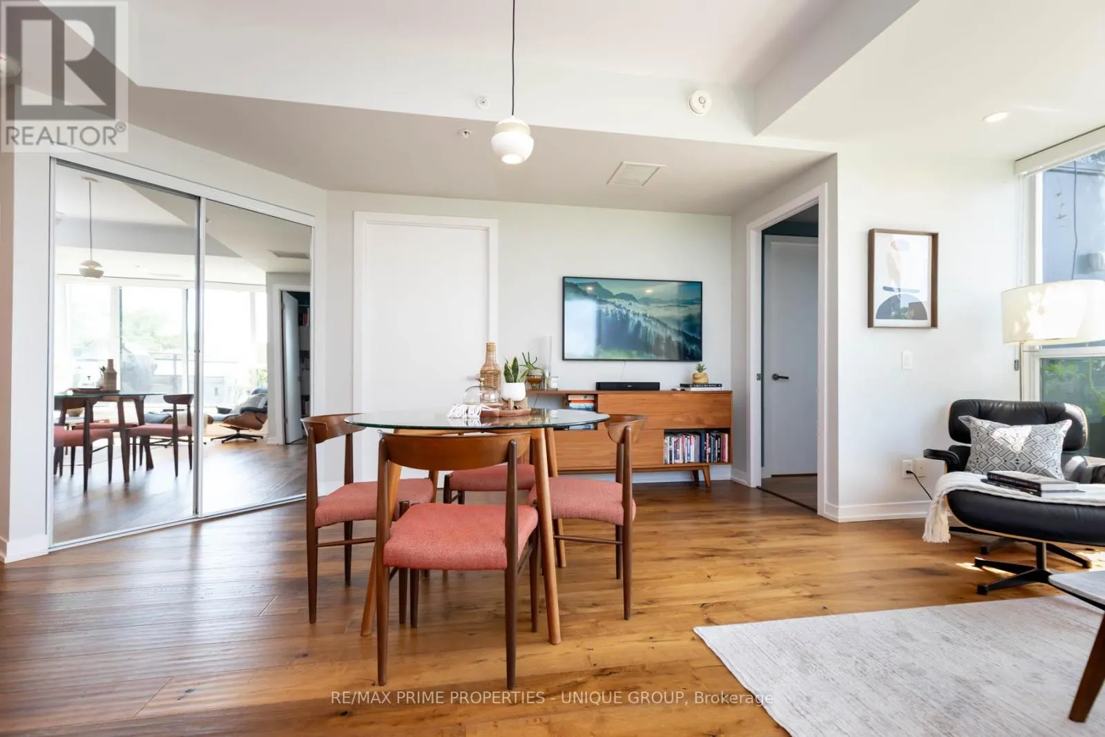 618 - 38 HOWARD PARK AVENUE