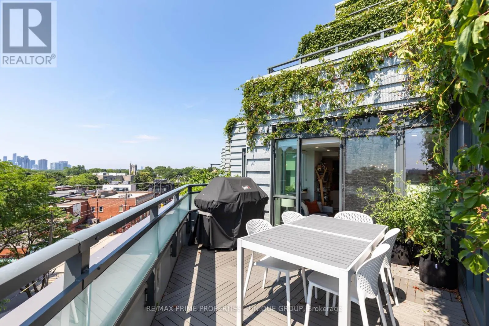 618 - 38 HOWARD PARK AVENUE