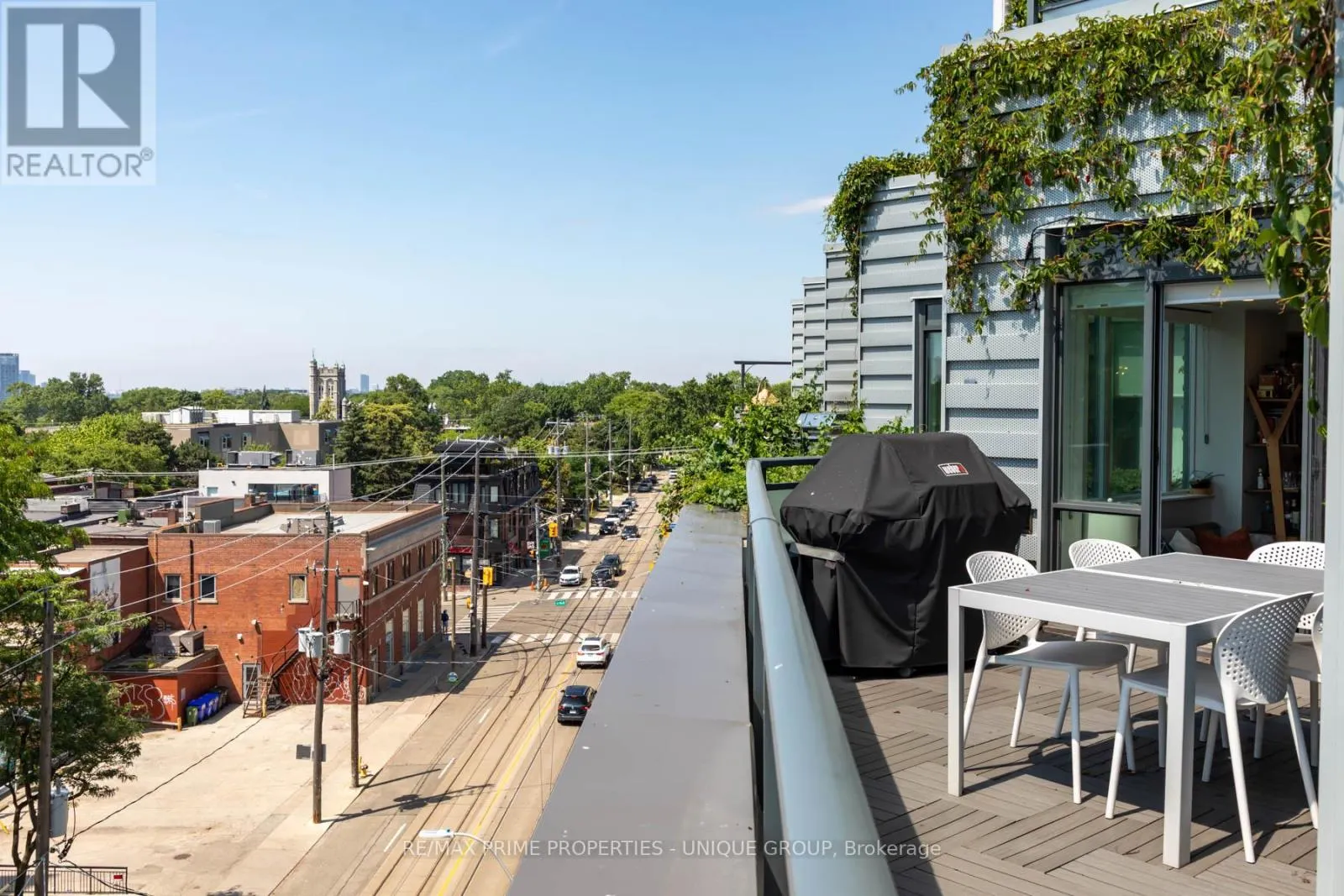 618 - 38 HOWARD PARK AVENUE