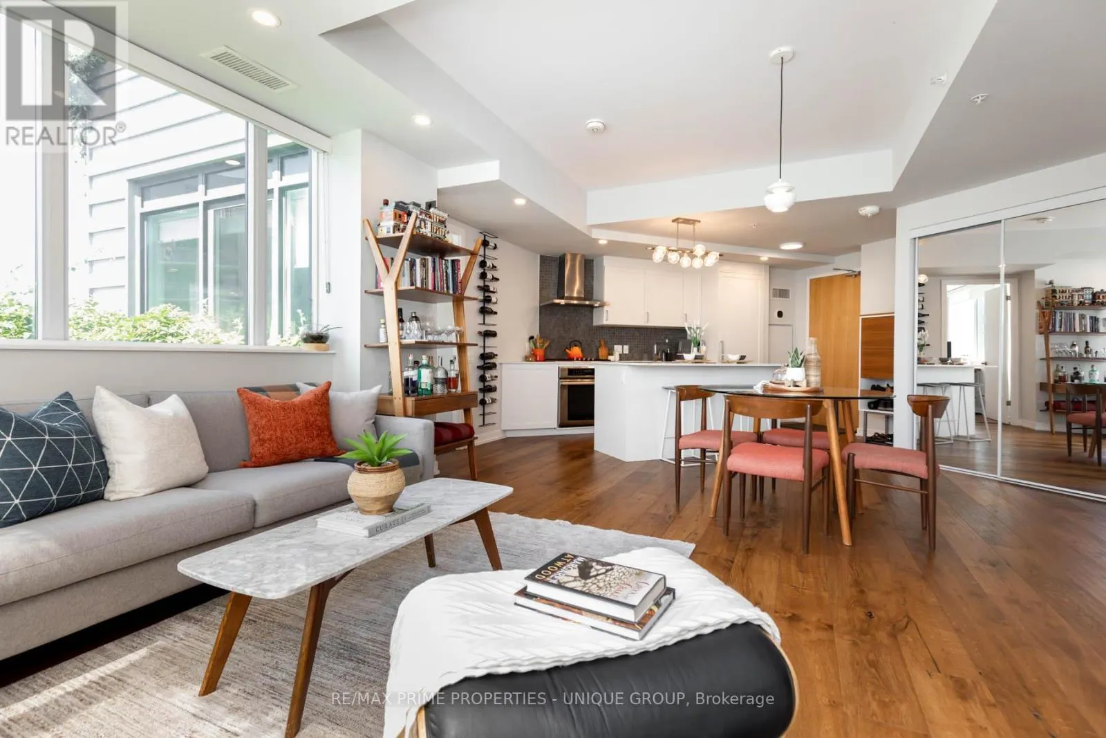 618 - 38 HOWARD PARK AVENUE