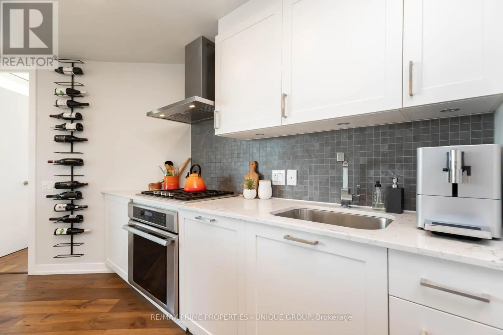 618 - 38 HOWARD PARK AVENUE