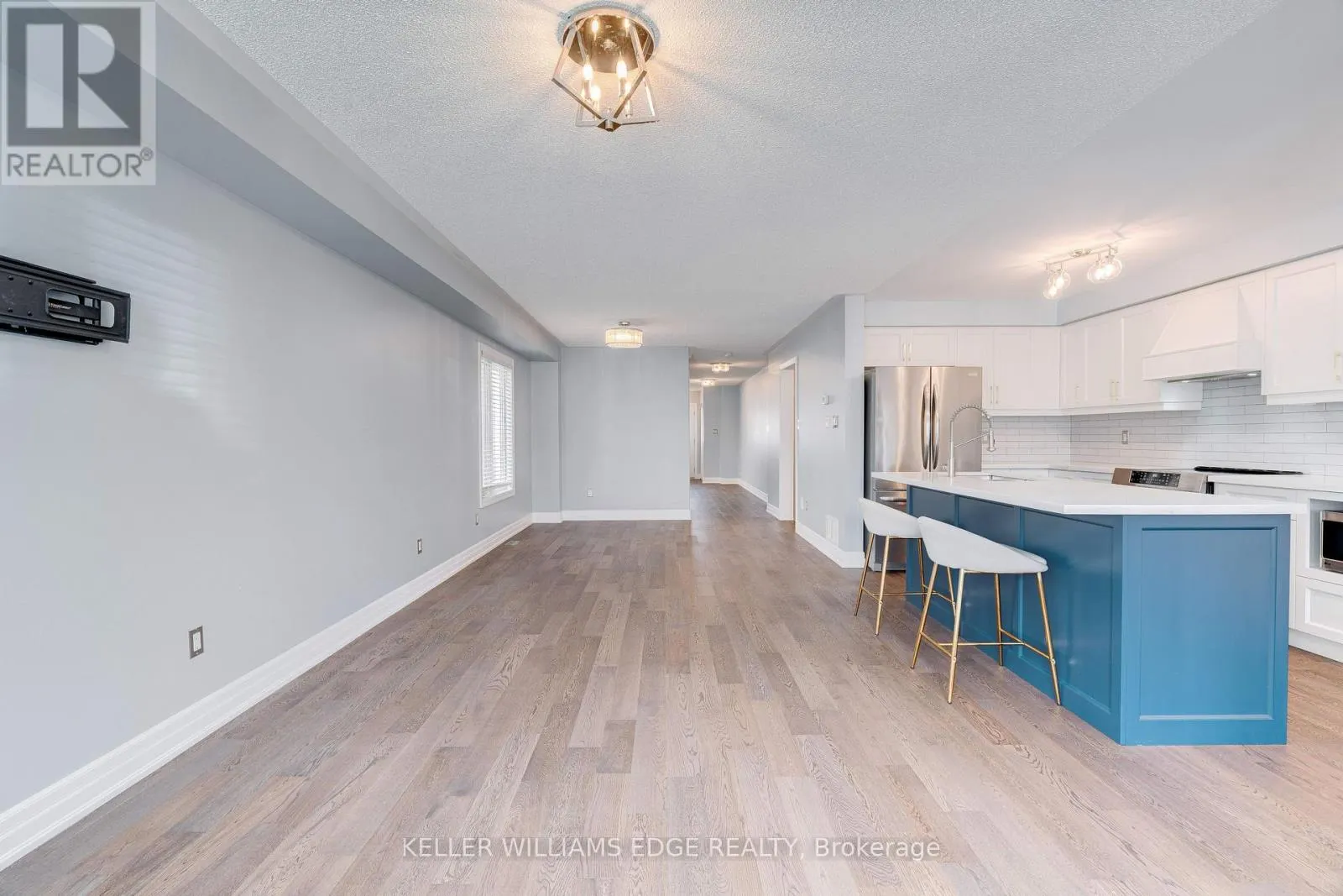 85 MOWAT CRESCENT