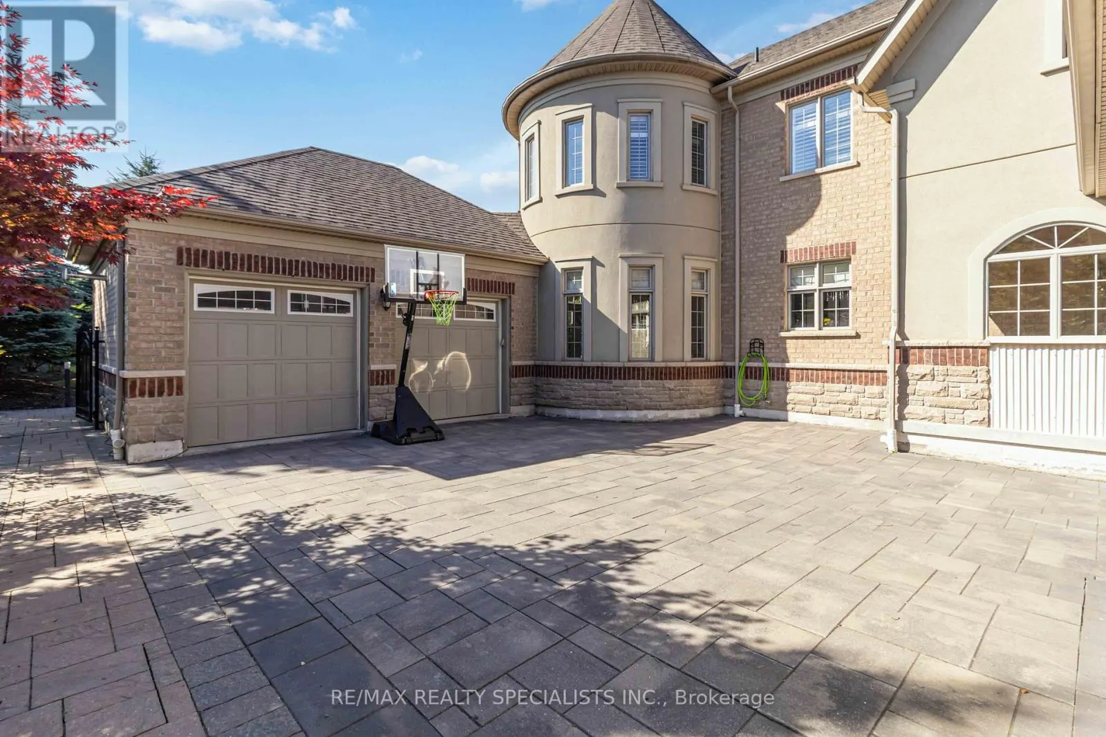 6 HOLDROYD COURT