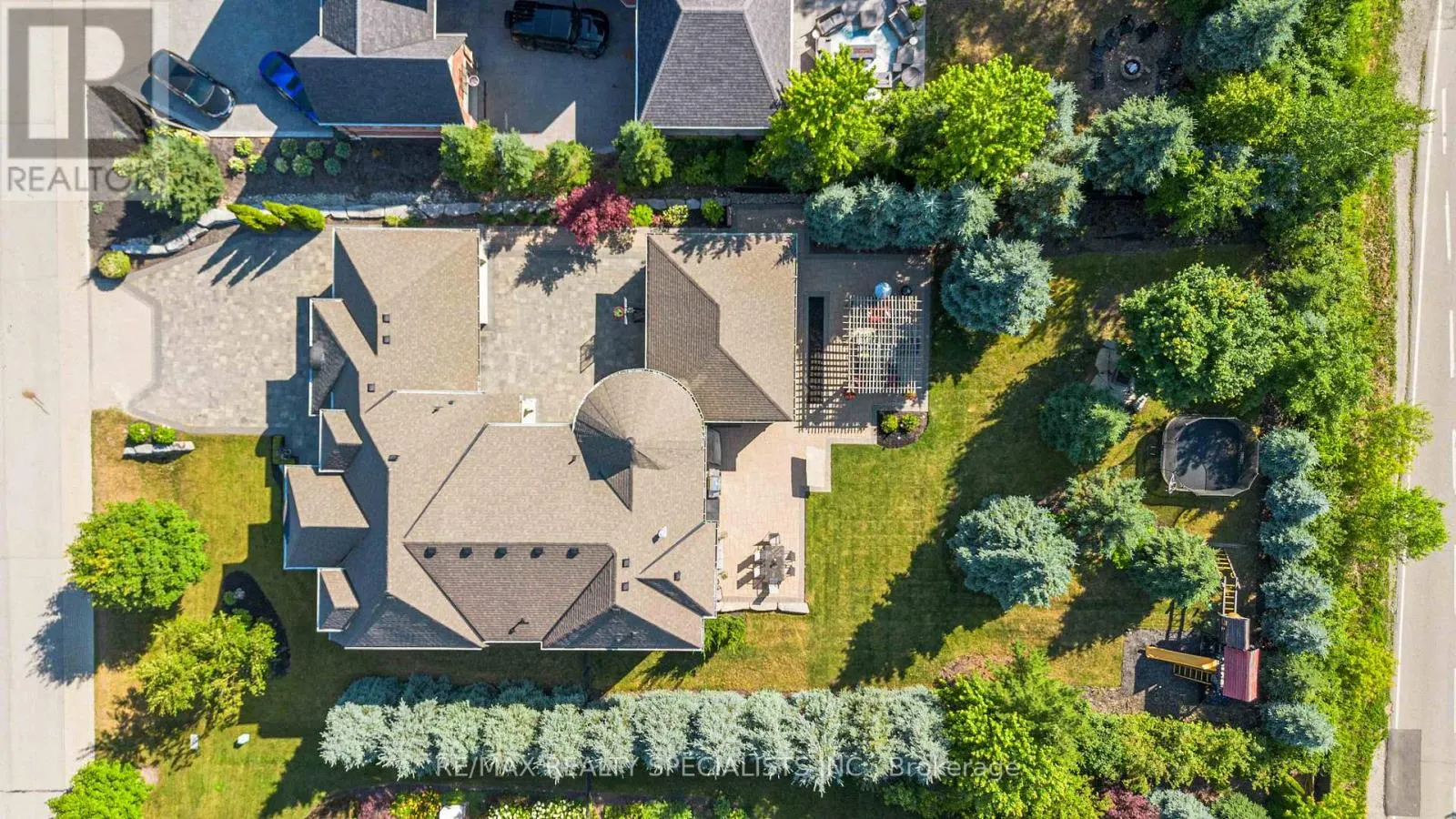 6 HOLDROYD COURT