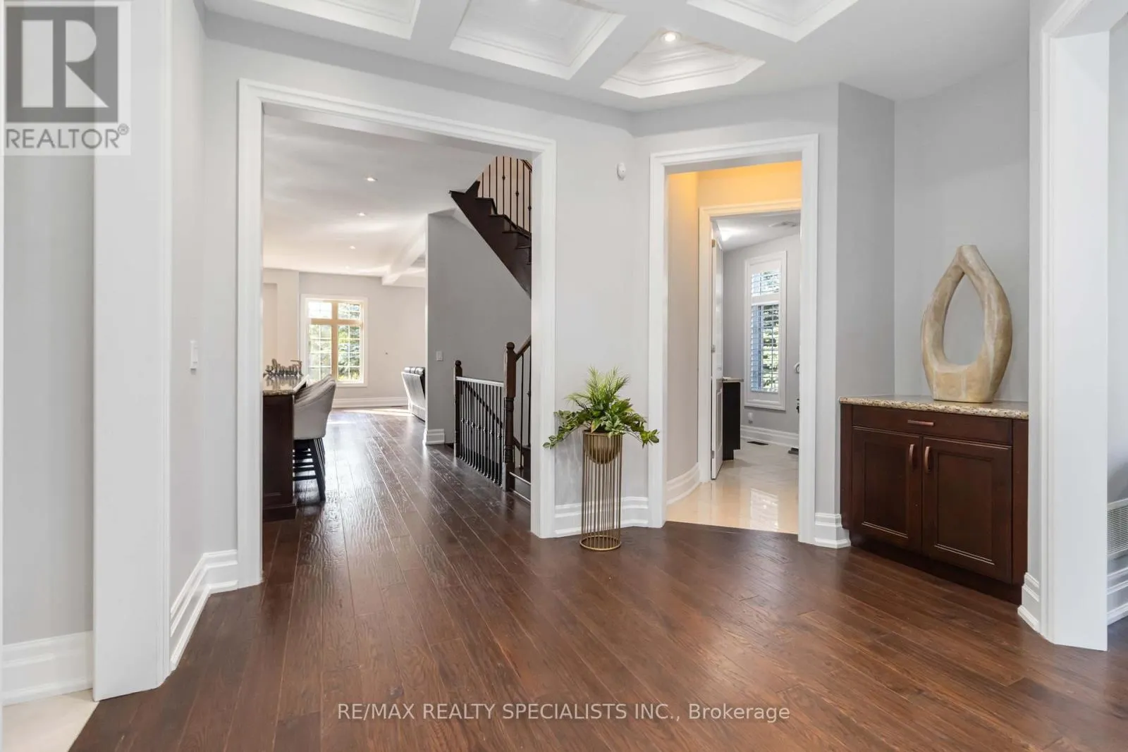 6 HOLDROYD COURT