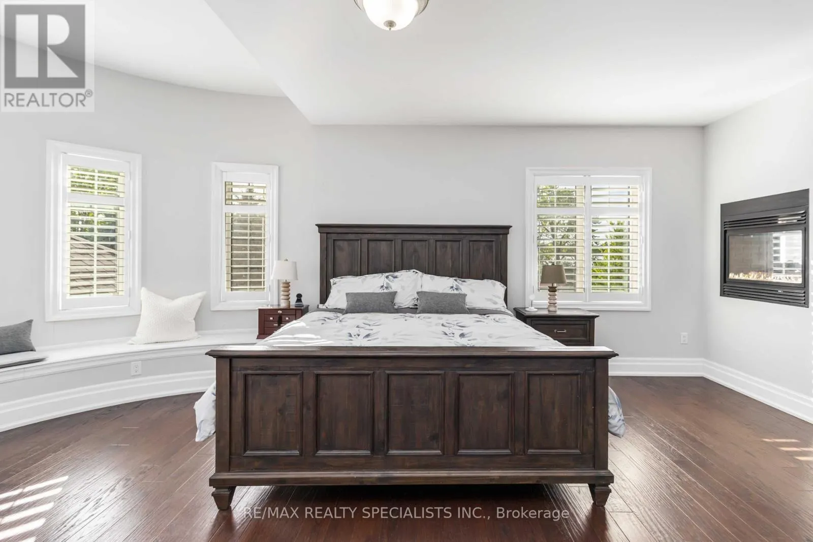 6 HOLDROYD COURT