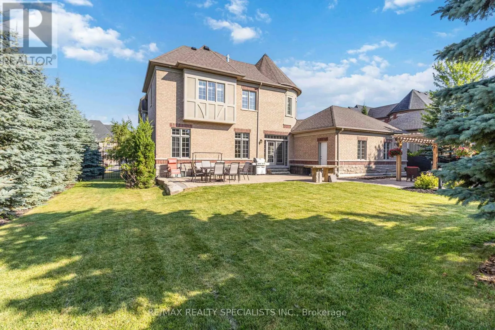 6 HOLDROYD COURT
