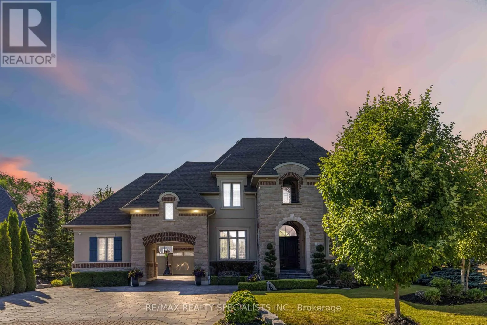 6 HOLDROYD COURT