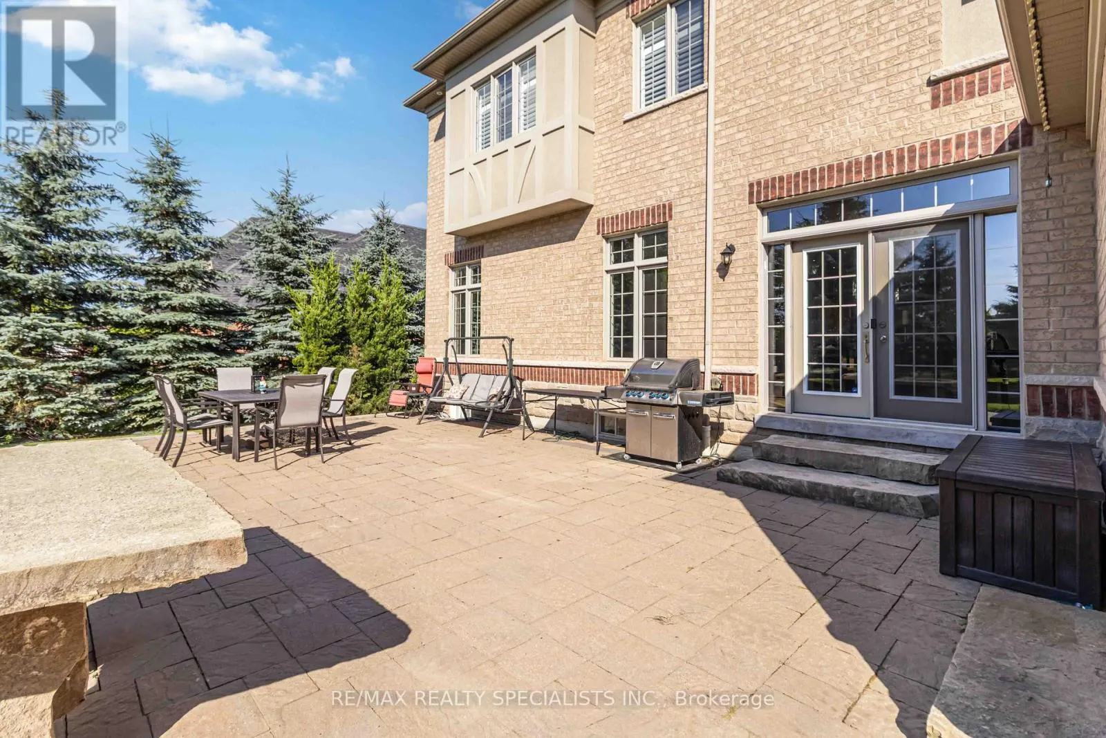 6 HOLDROYD COURT
