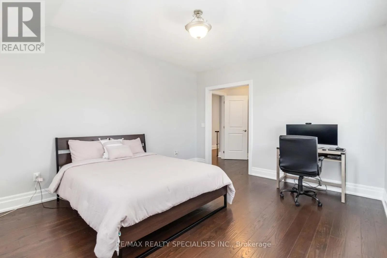 6 HOLDROYD COURT