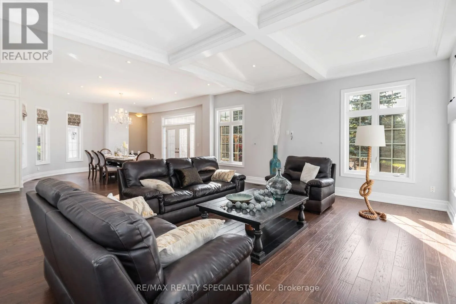 6 HOLDROYD COURT