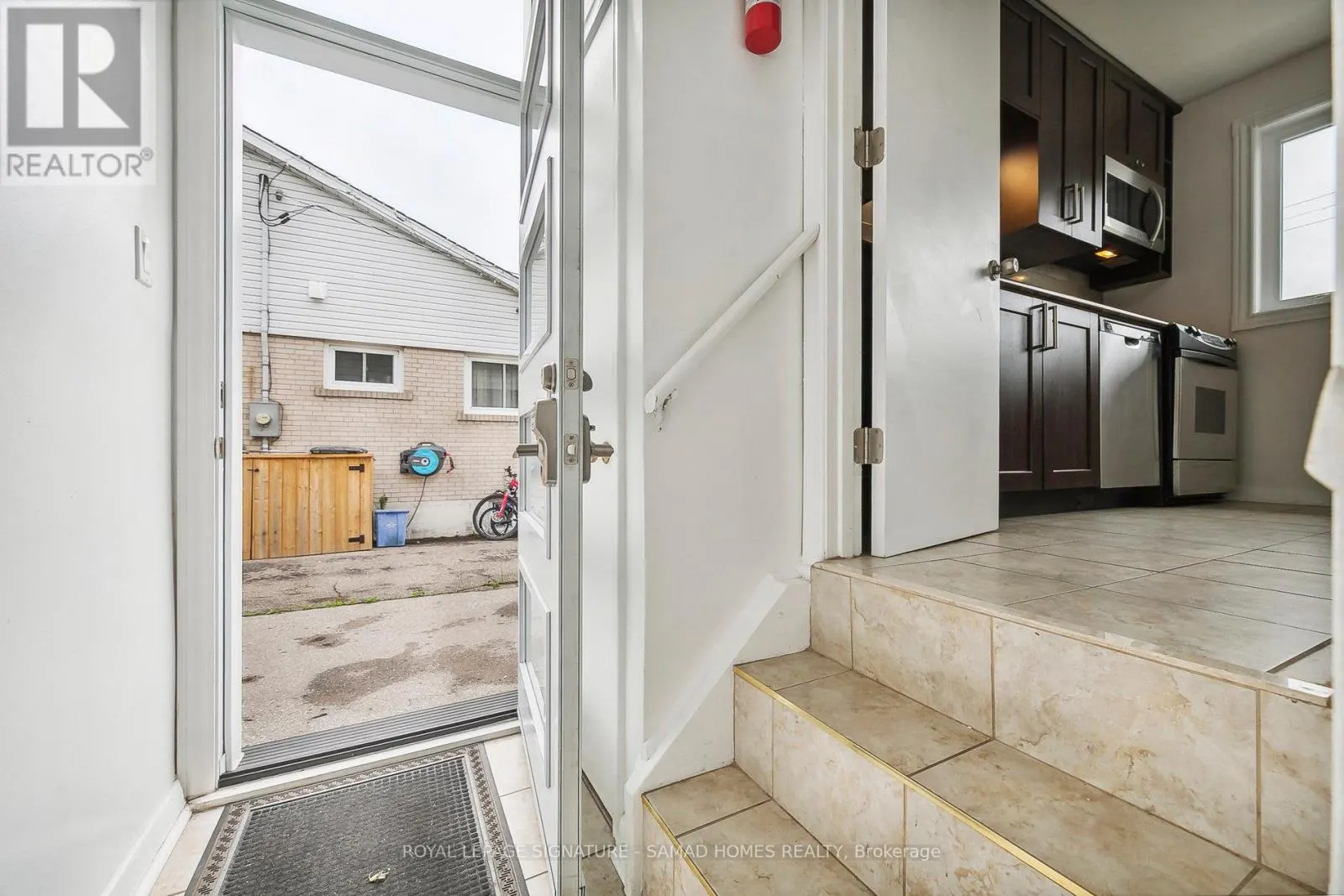 UPPER - 19 LANGSTONE CRESCENT