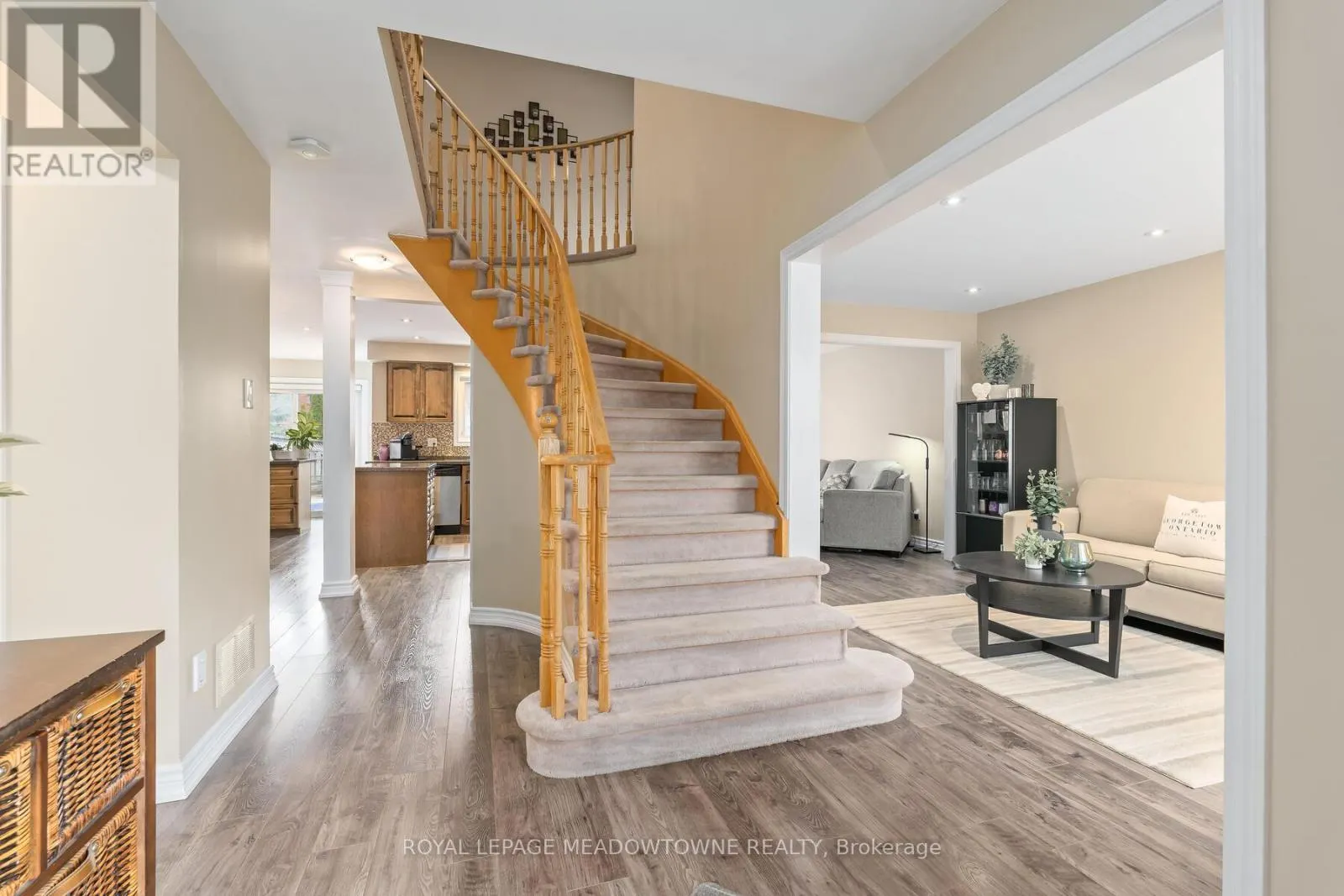 16 CHESTER CRESCENT S