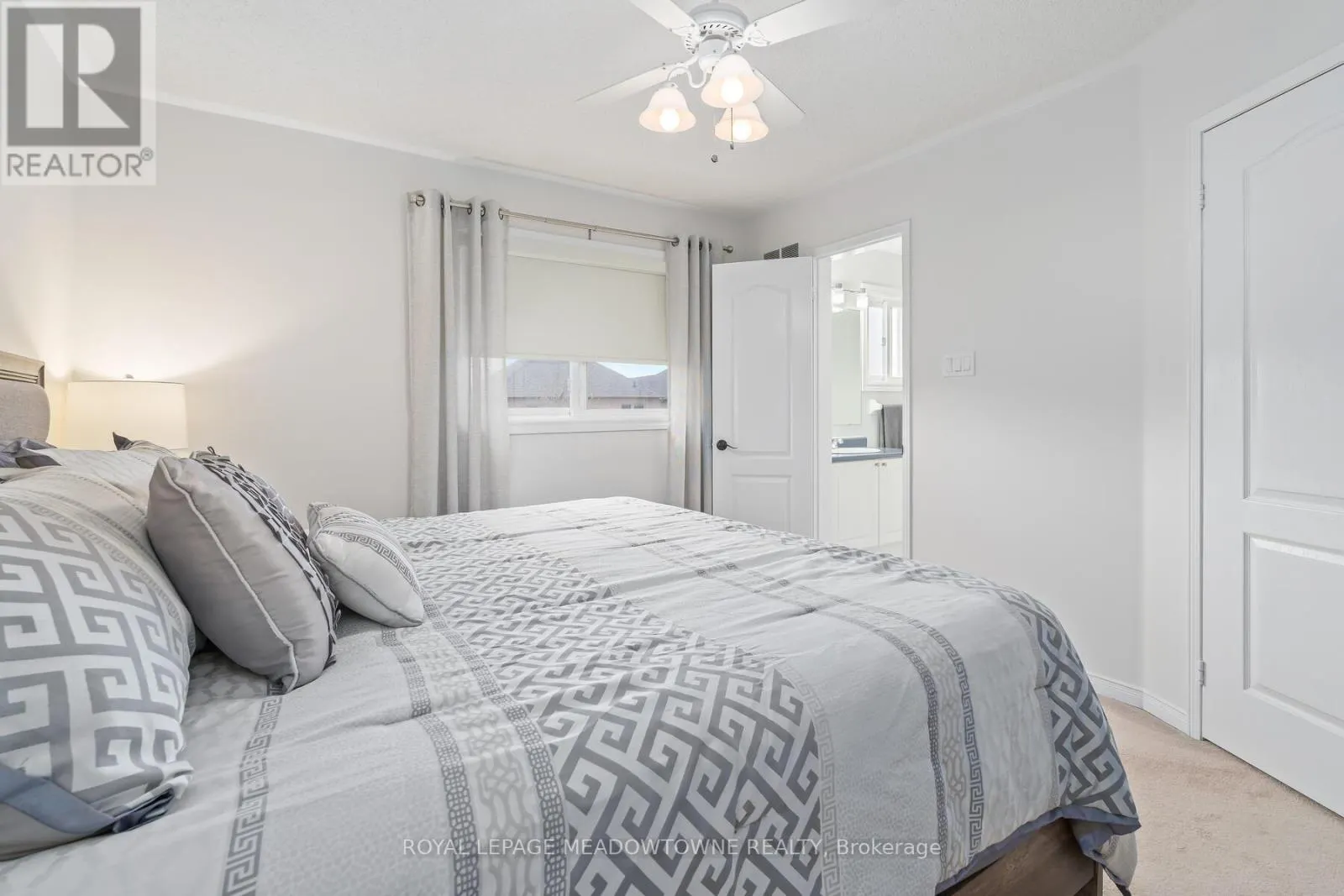 16 CHESTER CRESCENT S