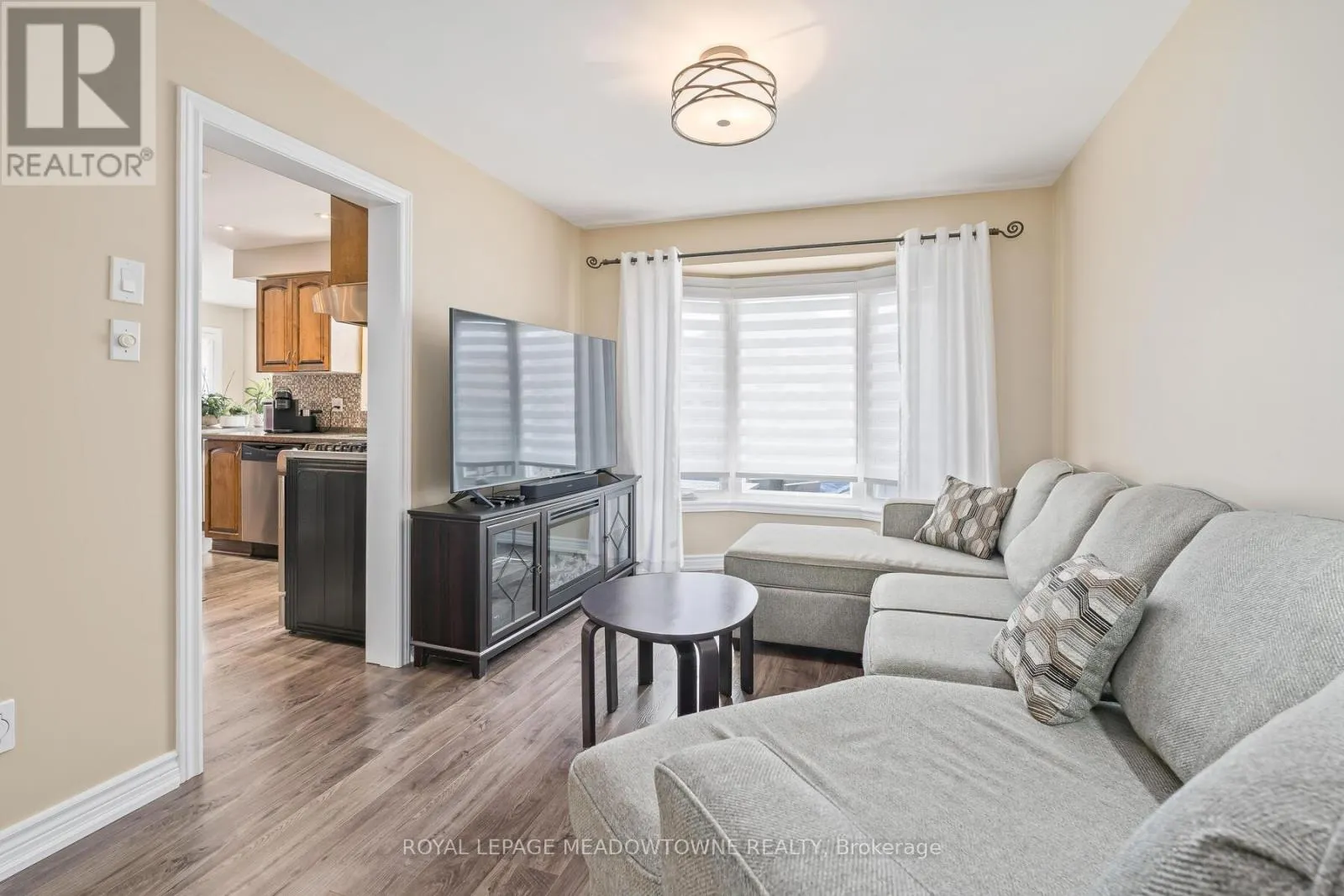 16 CHESTER CRESCENT S