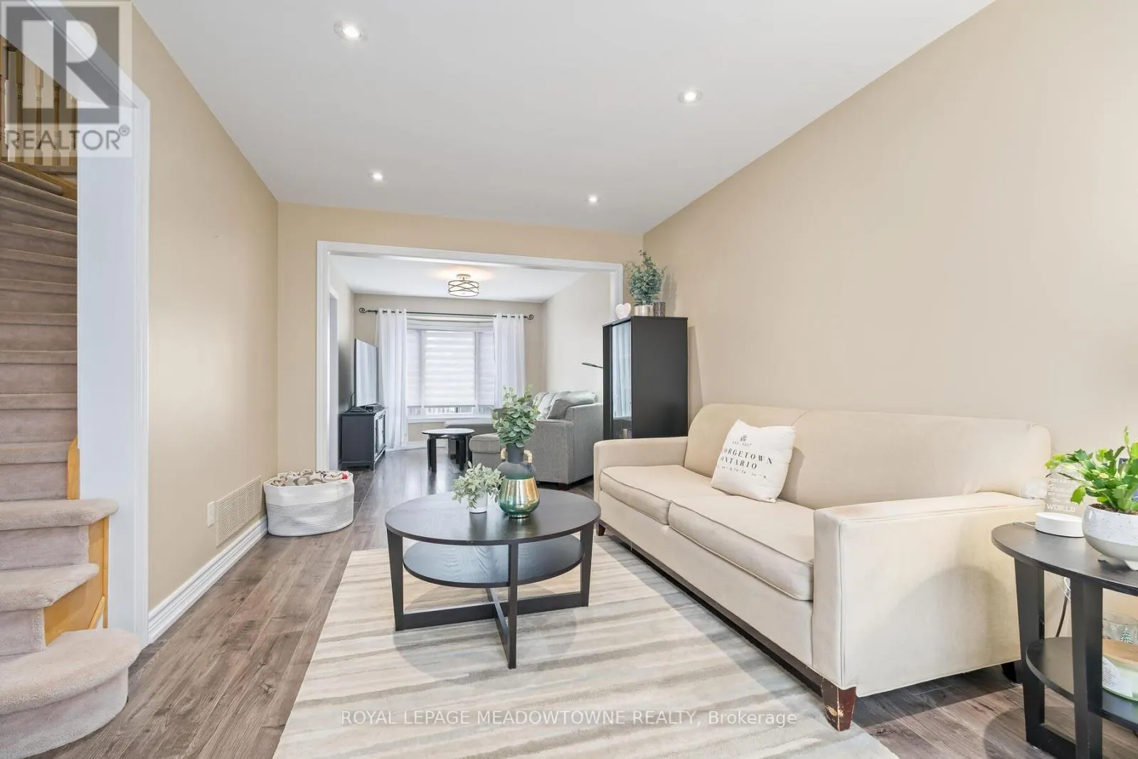 16 CHESTER CRESCENT S