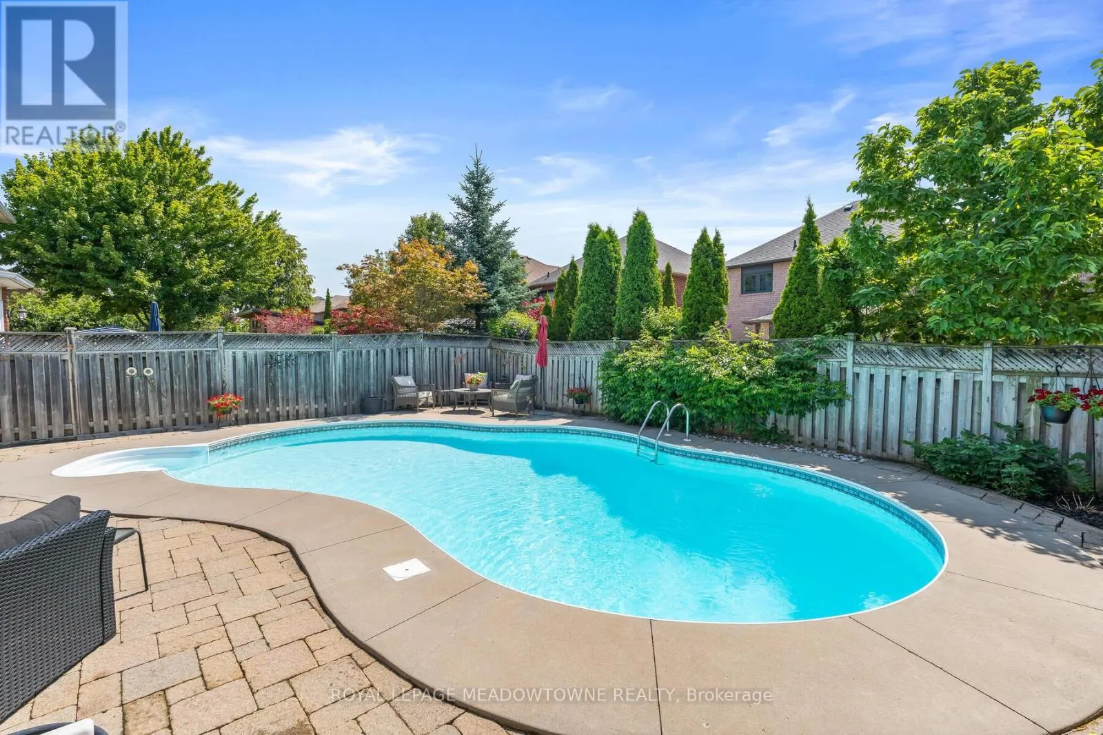 16 CHESTER CRESCENT S