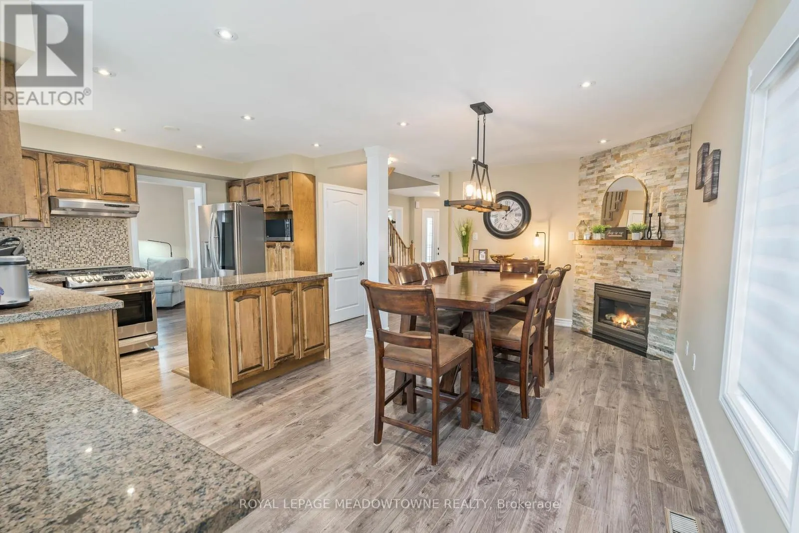 16 CHESTER CRESCENT S