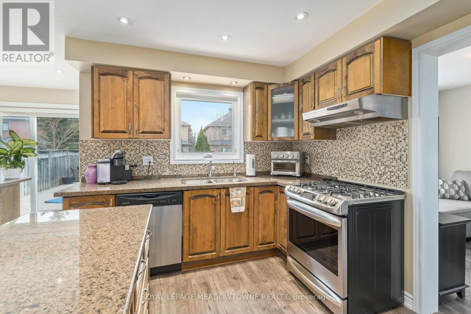 16 CHESTER CRESCENT S