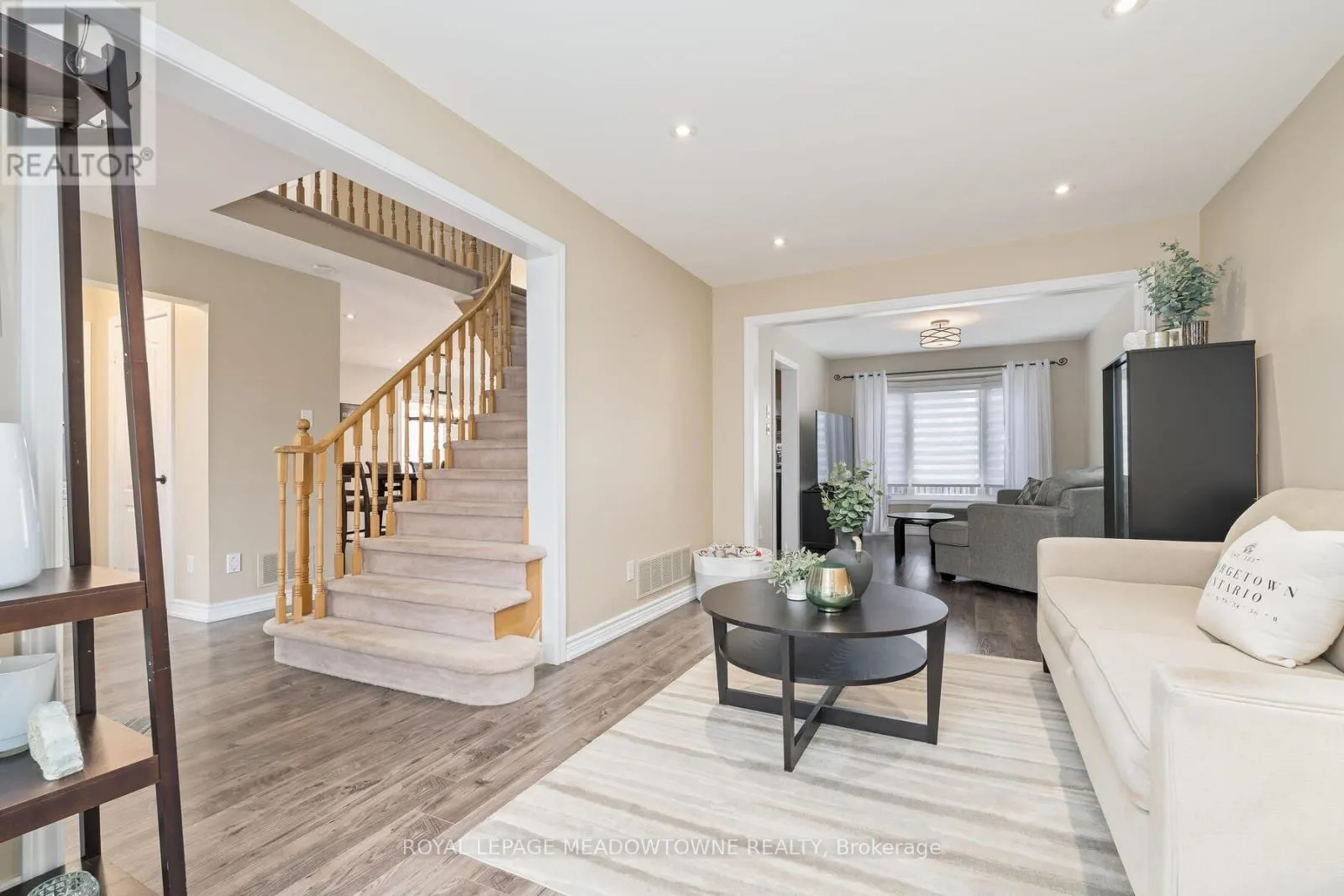 16 CHESTER CRESCENT S