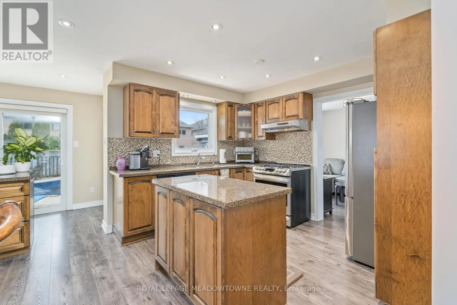 16 CHESTER CRESCENT S