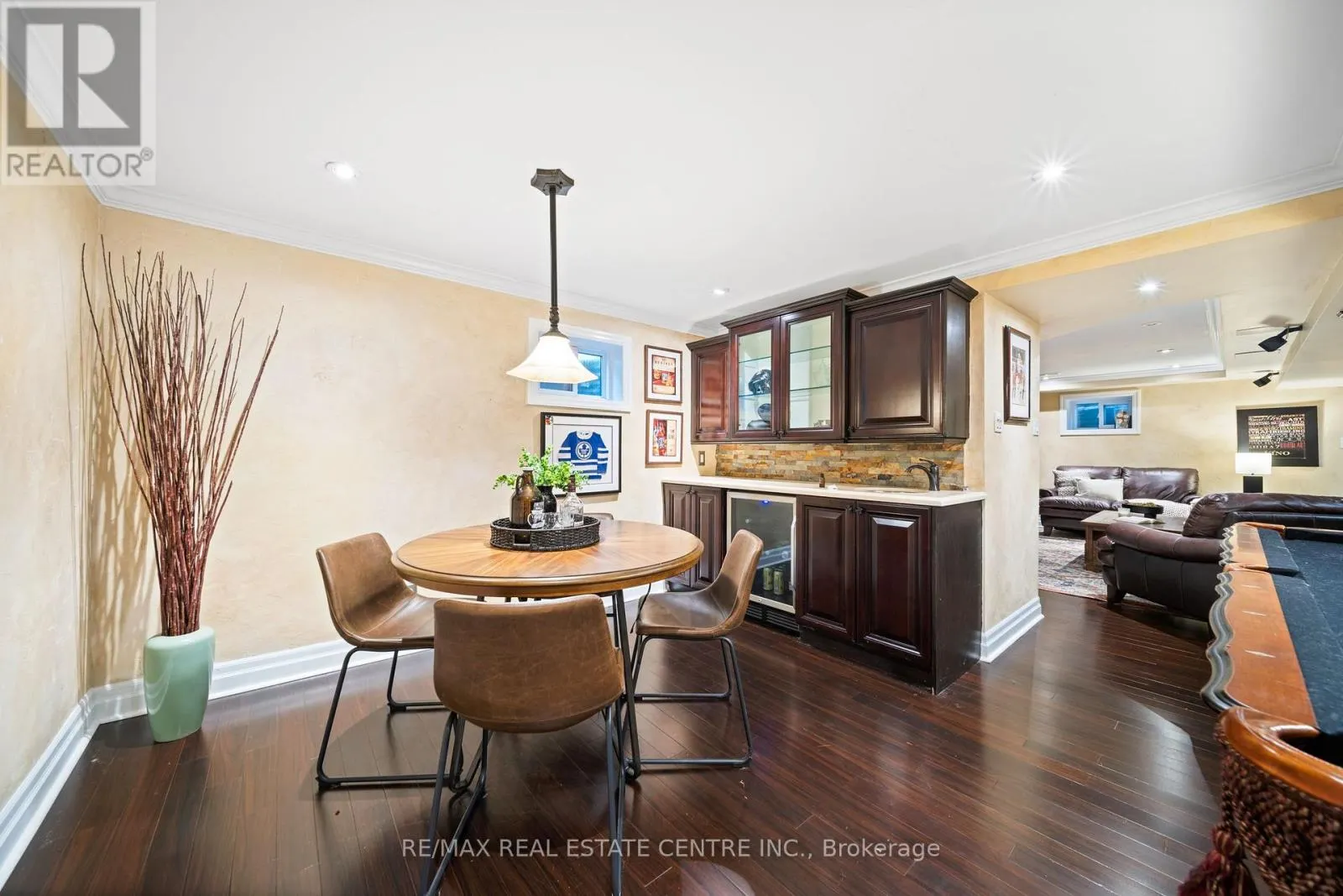 2067 ANNETTE COURT