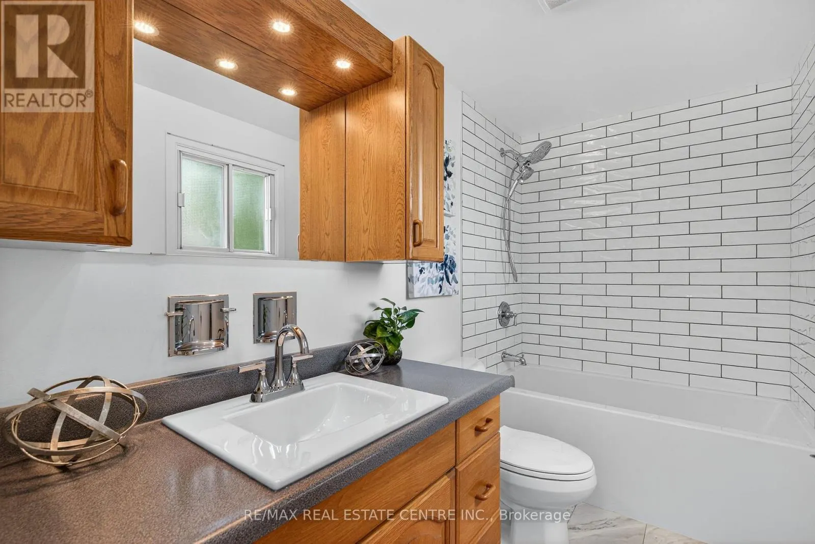 75 MAPLE CRESCENT